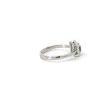 Load image into Gallery viewer, EMERALD GREEN CUBIC ZIRCONIA STERLING SILVER RING (PRINCESS)