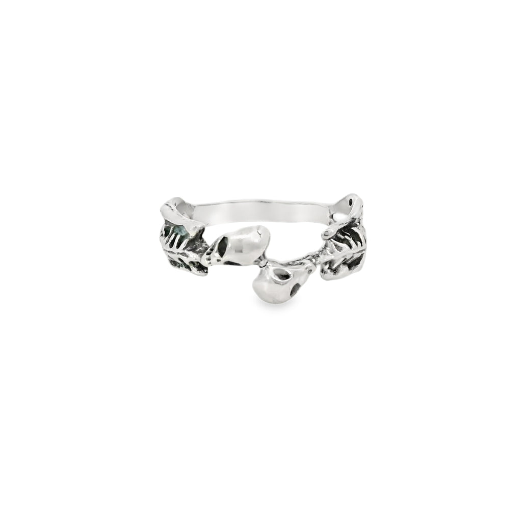 Silver ring alien skull  on  a white background