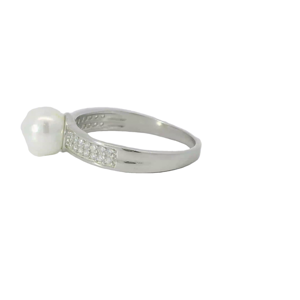 Pearl sterling silver ring with cubic zirconia
