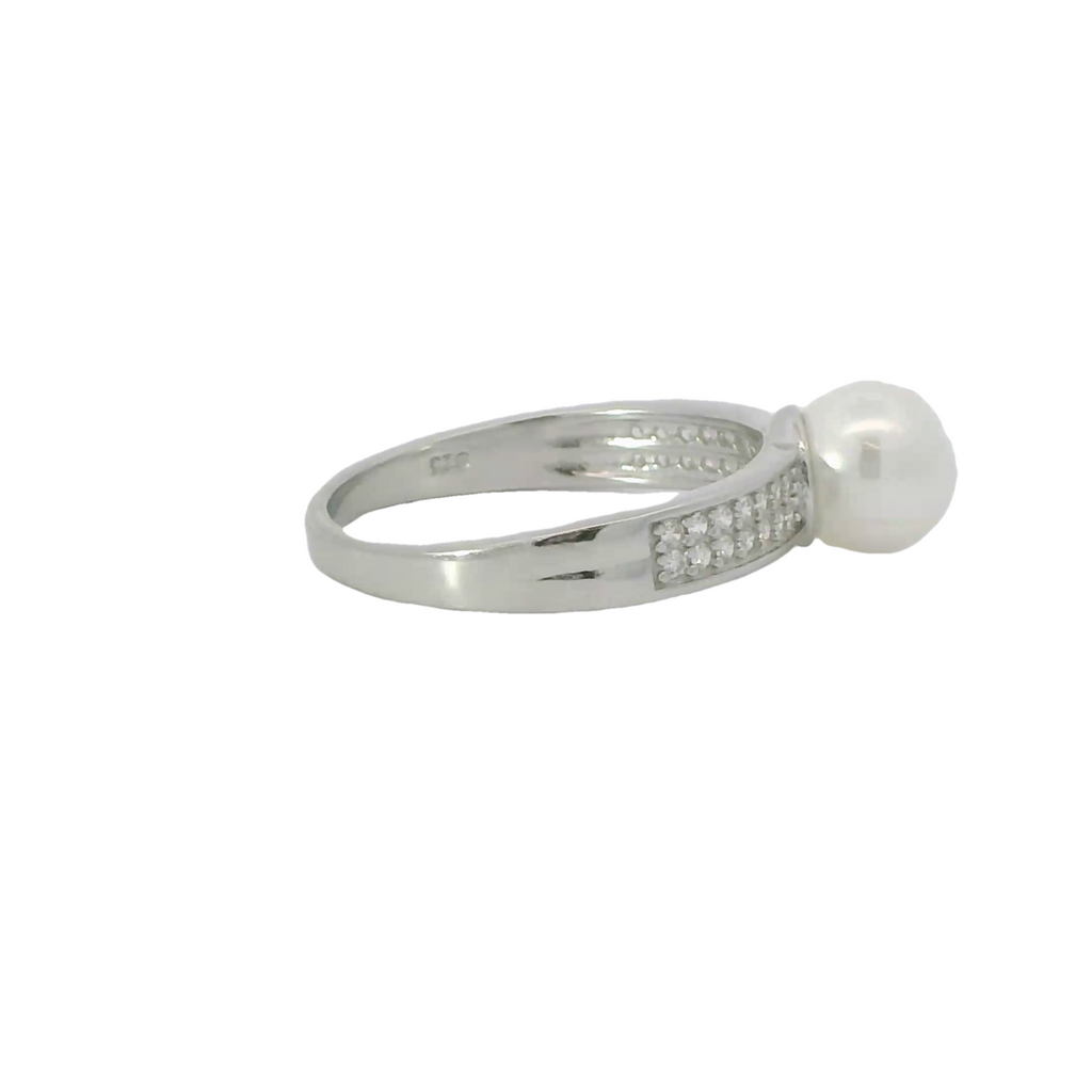 Pearl sterling silver ring with cubic zirconia