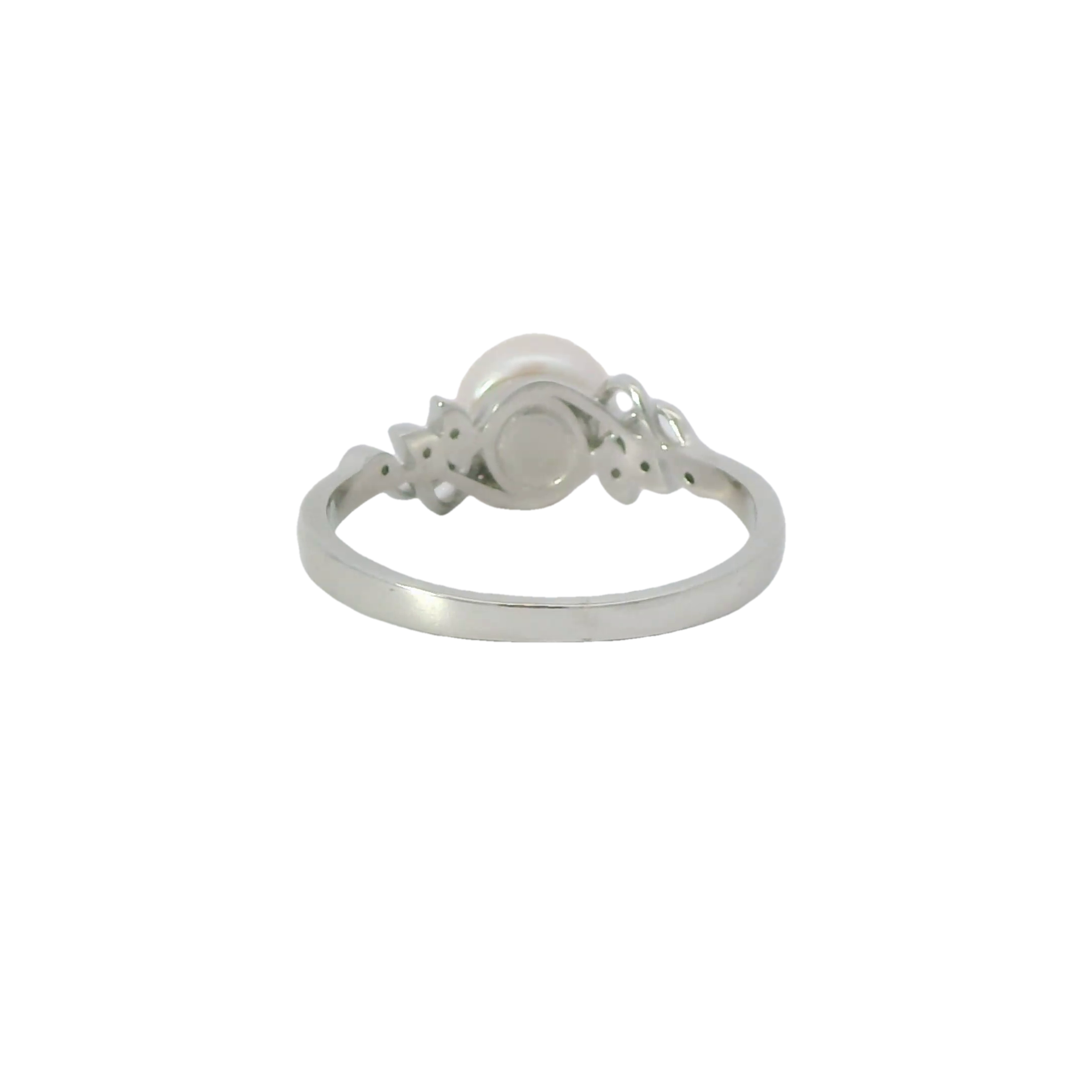 Pearl sterling silver ring with cubic zirconia