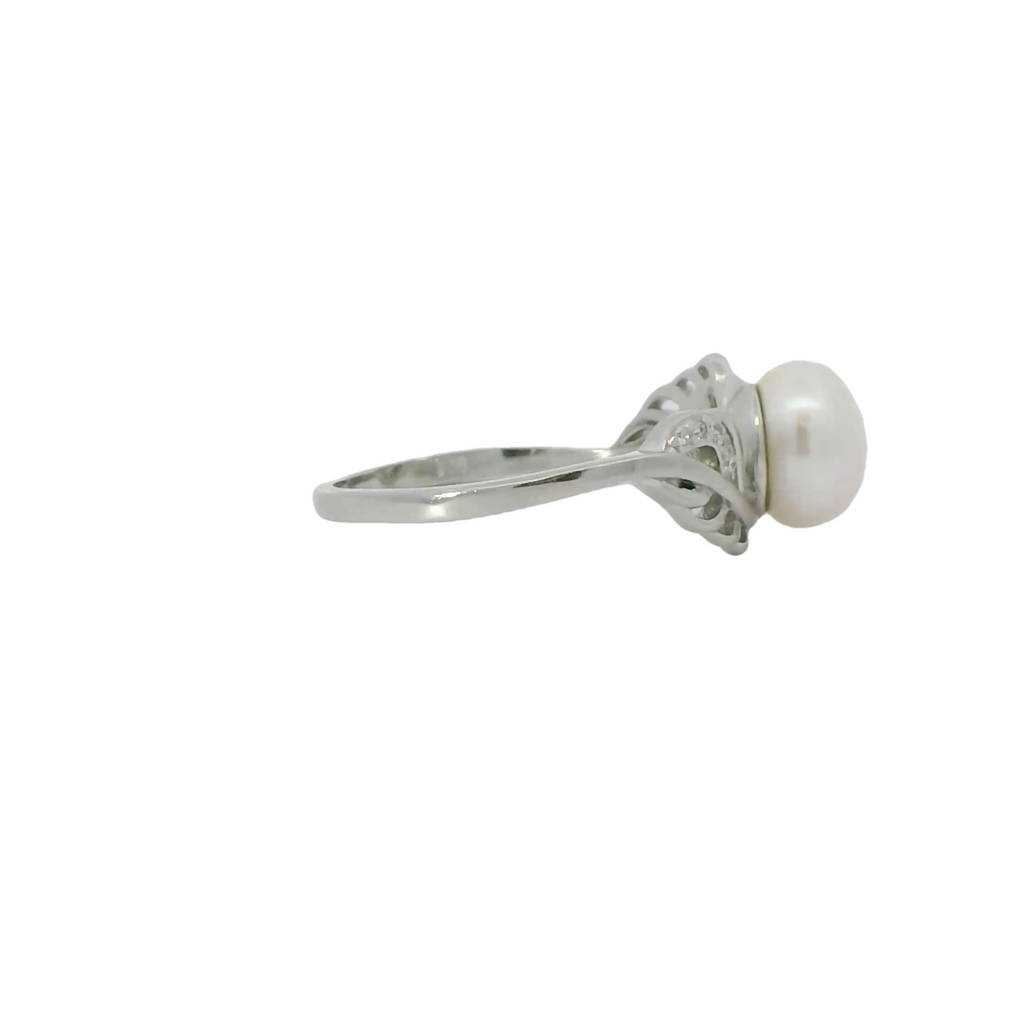 Pearl sterling silver ring with cubic zirconia