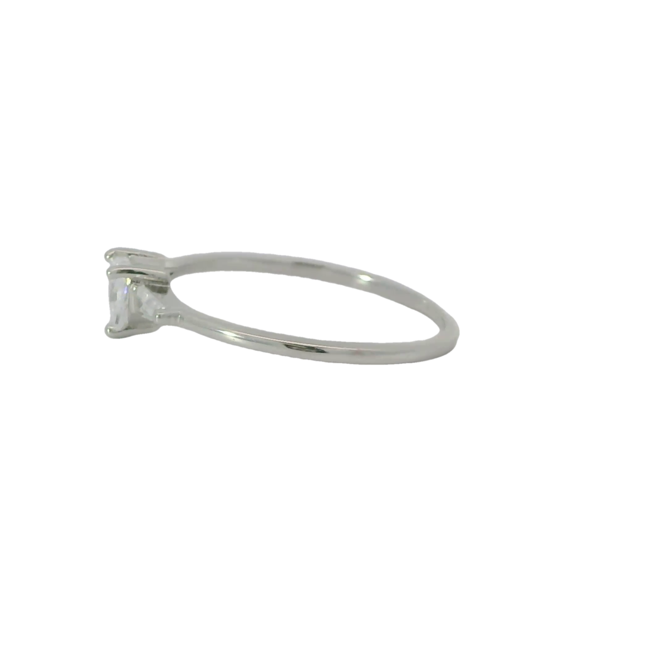 Sterling Silver ring with cubic zirconia (Heart)