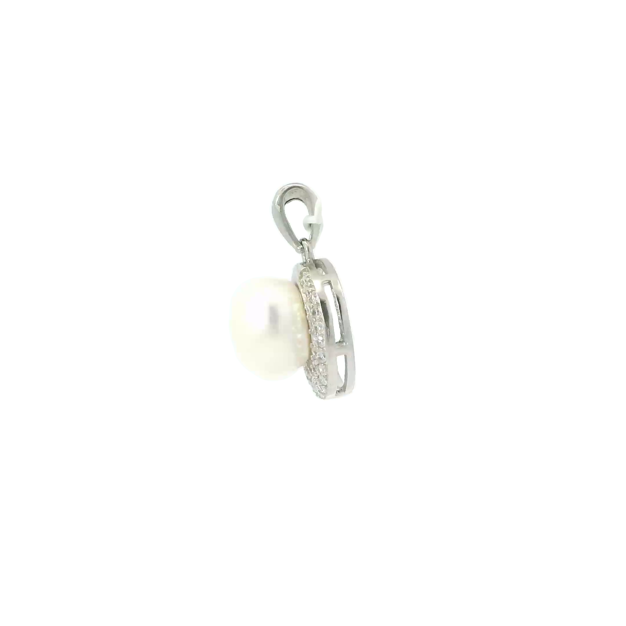 STRELING SILVER PEARL PENDANT