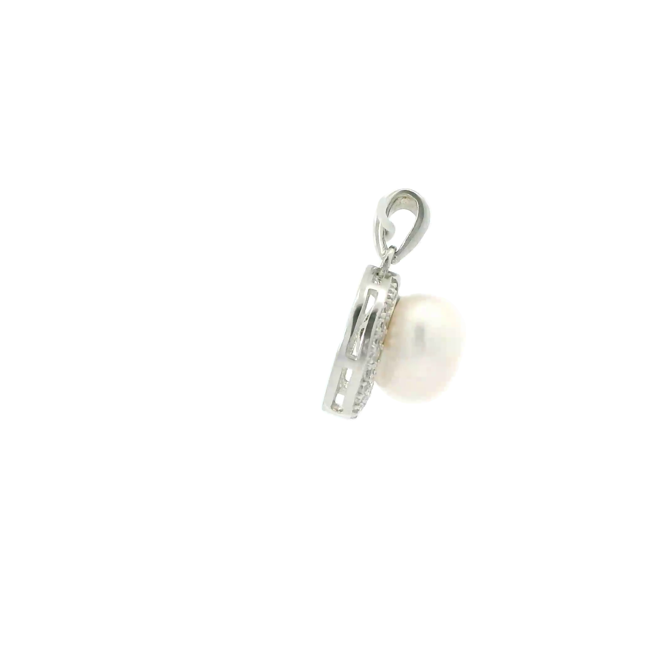STRELING SILVER PEARL PENDANT
