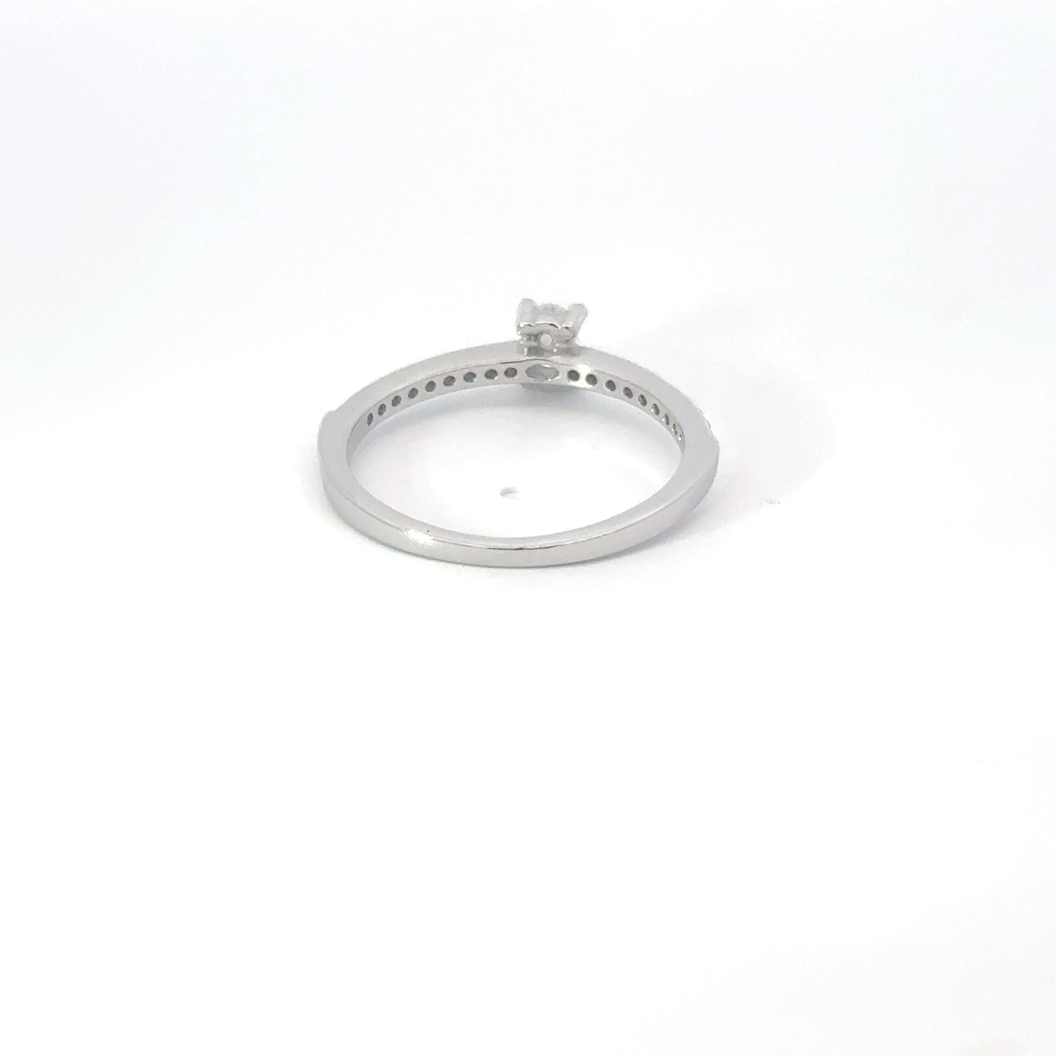 WHITE CUBIC ZIRCONIA STERLING SILVER SOLITAIRE ENGAGEMENT/WEDDING RING (OVAL)
