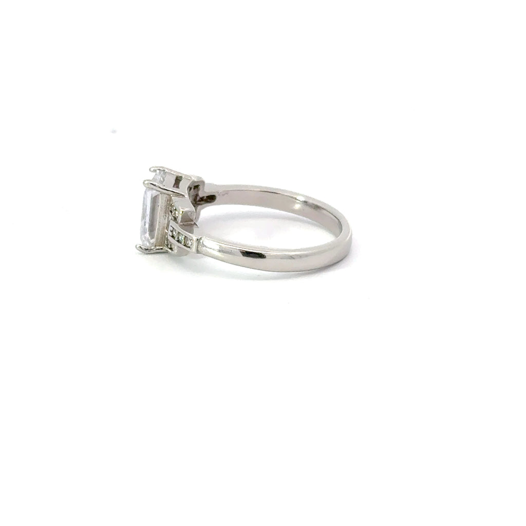 WHITE CUBIC ZIRCONIA STERLING SILVER SOLITAIRE ENGAGEMENT/WEDDING RING (EMERALD)