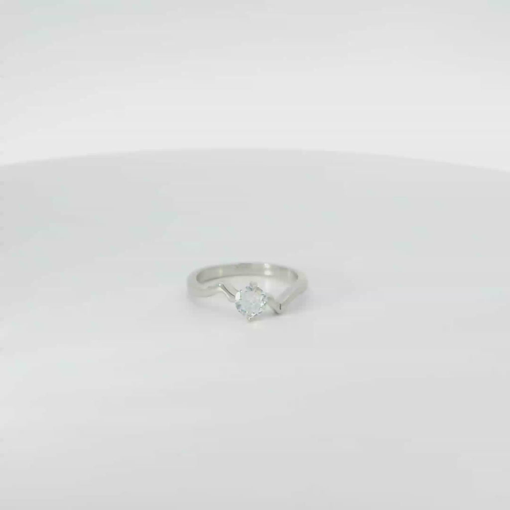WHITE CUBIC ZIRCONIA STERLING SILVER SOLITAIRE ENGAGEMENT/WEDDING RING (ROUND)