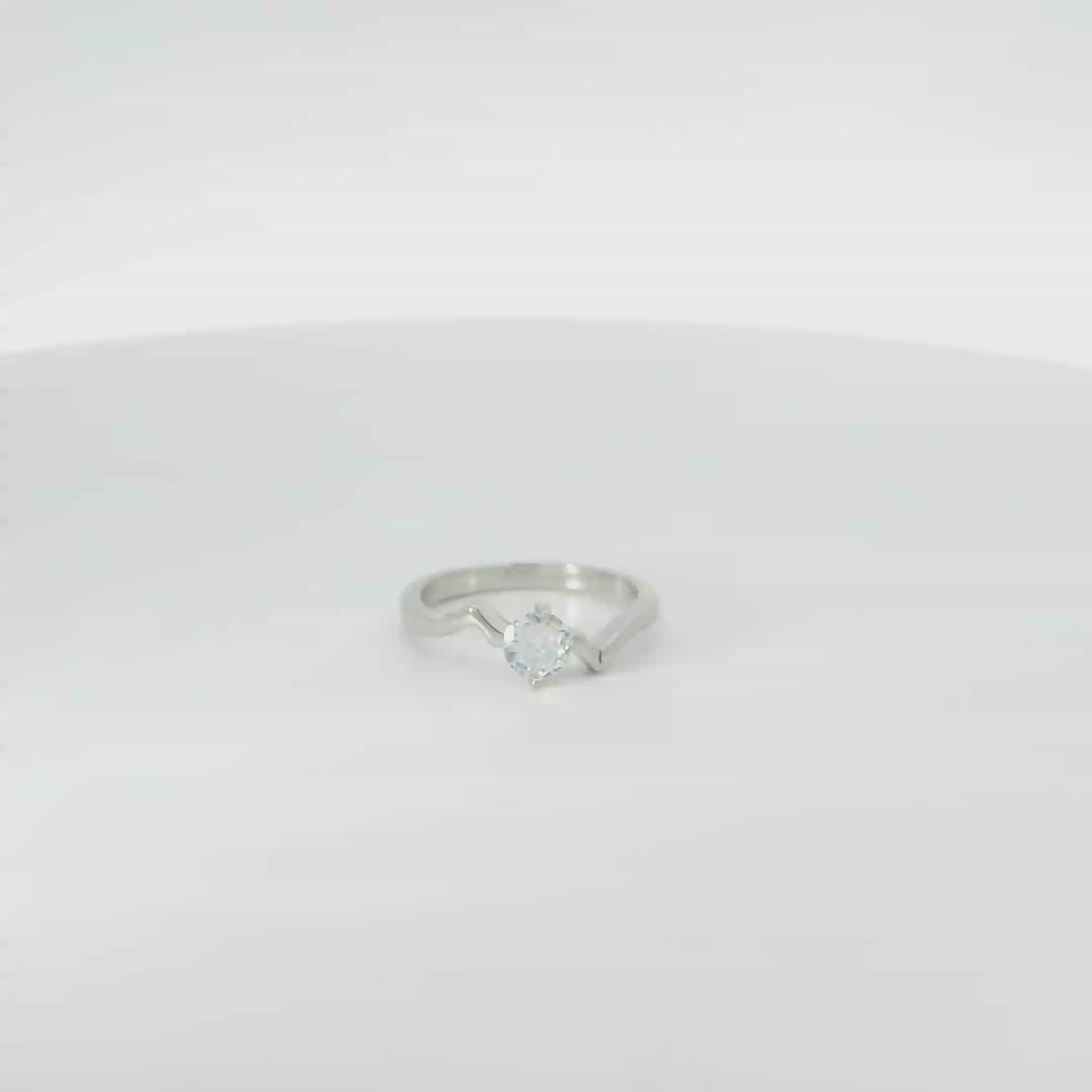 WHITE CUBIC ZIRCONIA STERLING SILVER SOLITAIRE ENGAGEMENT/WEDDING RING (ROUND)