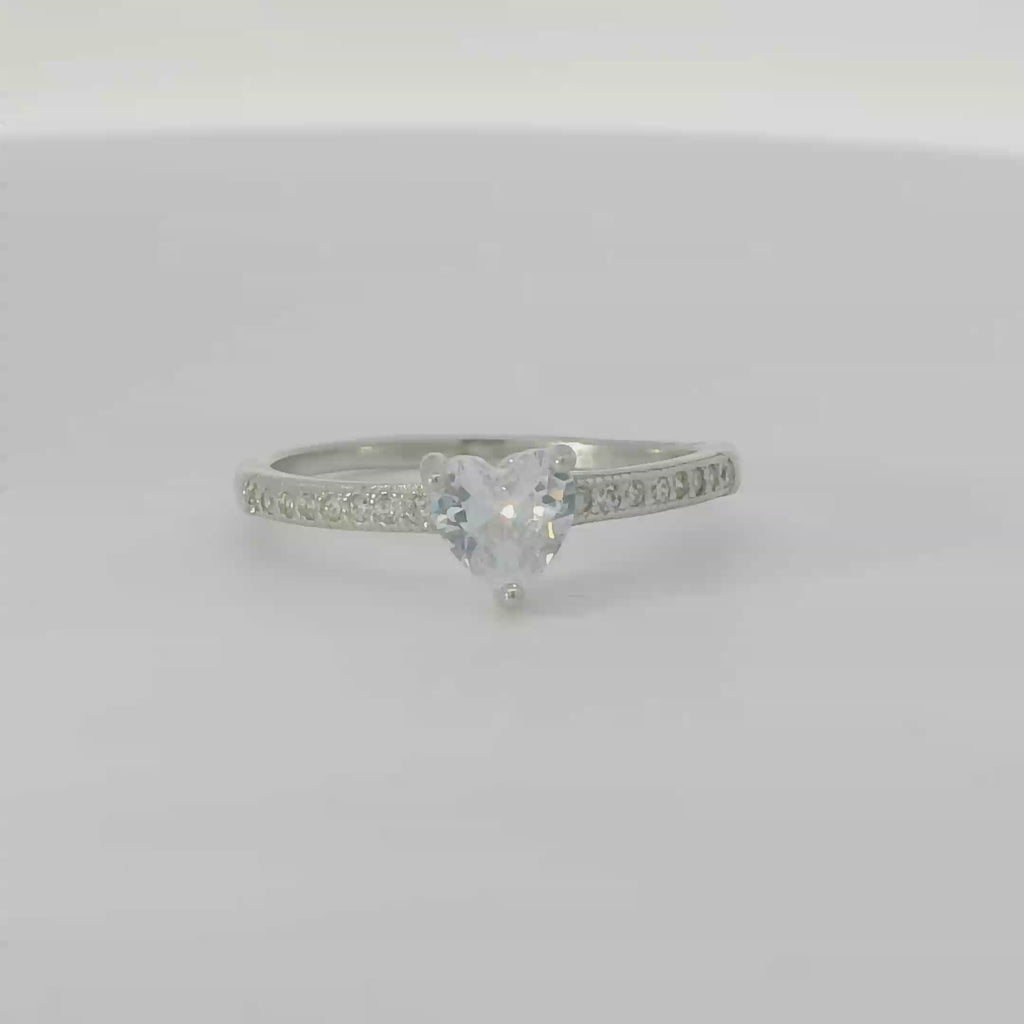 Sterling Silver ring with cubic zirconia (Heart)