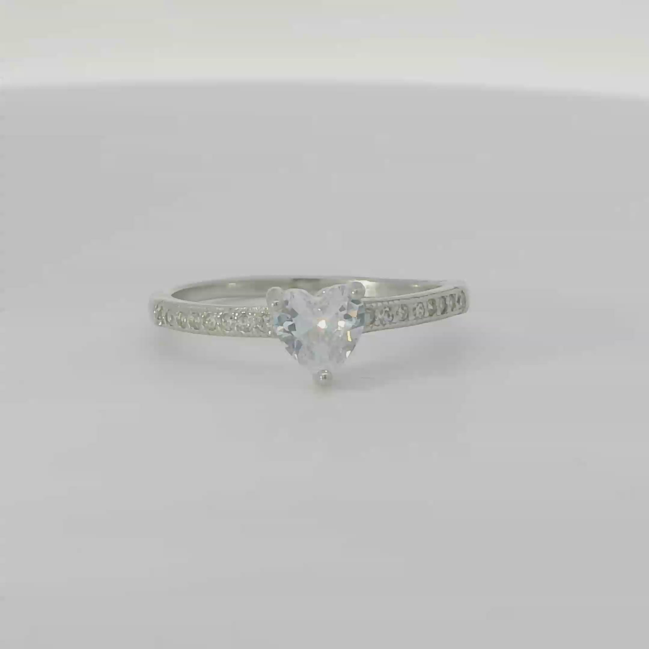Sterling Silver ring with cubic zirconia (Heart)