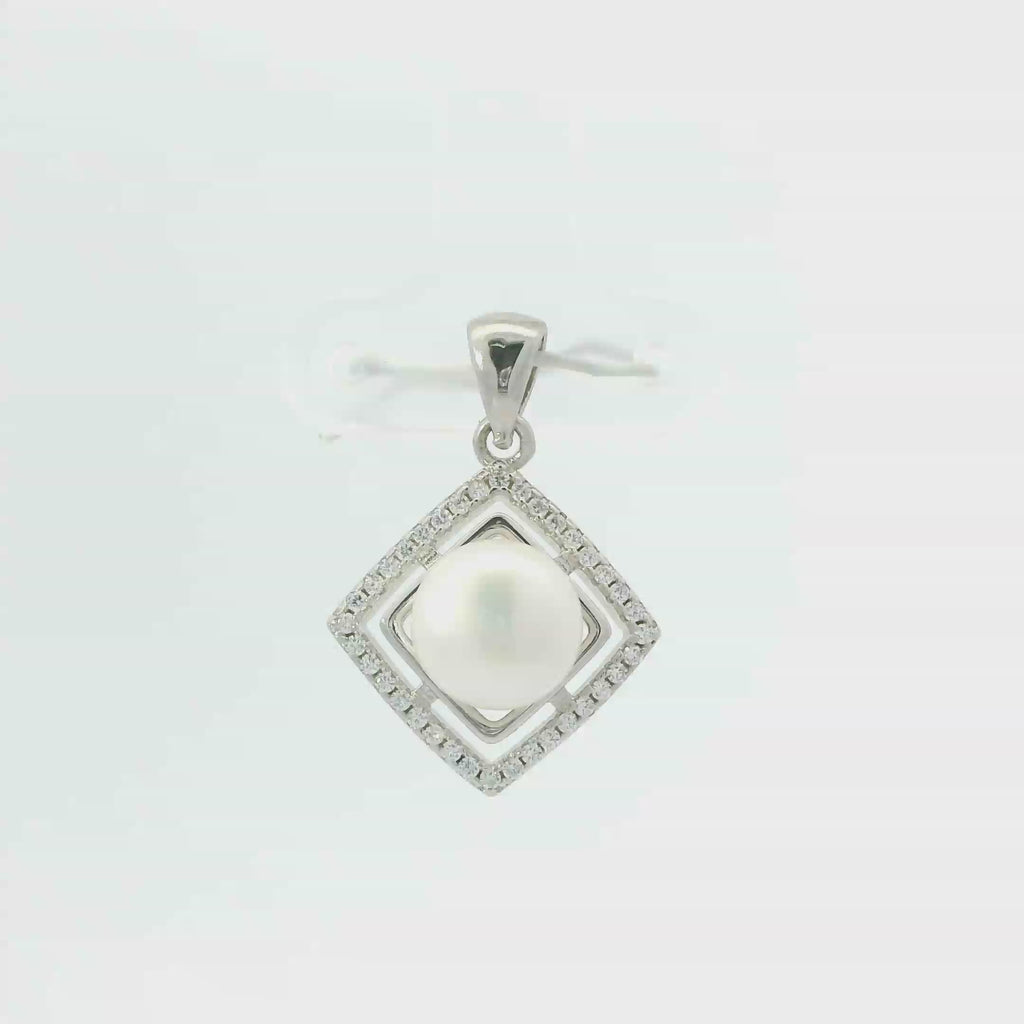 STRELING SILVER PEARL PENDANT