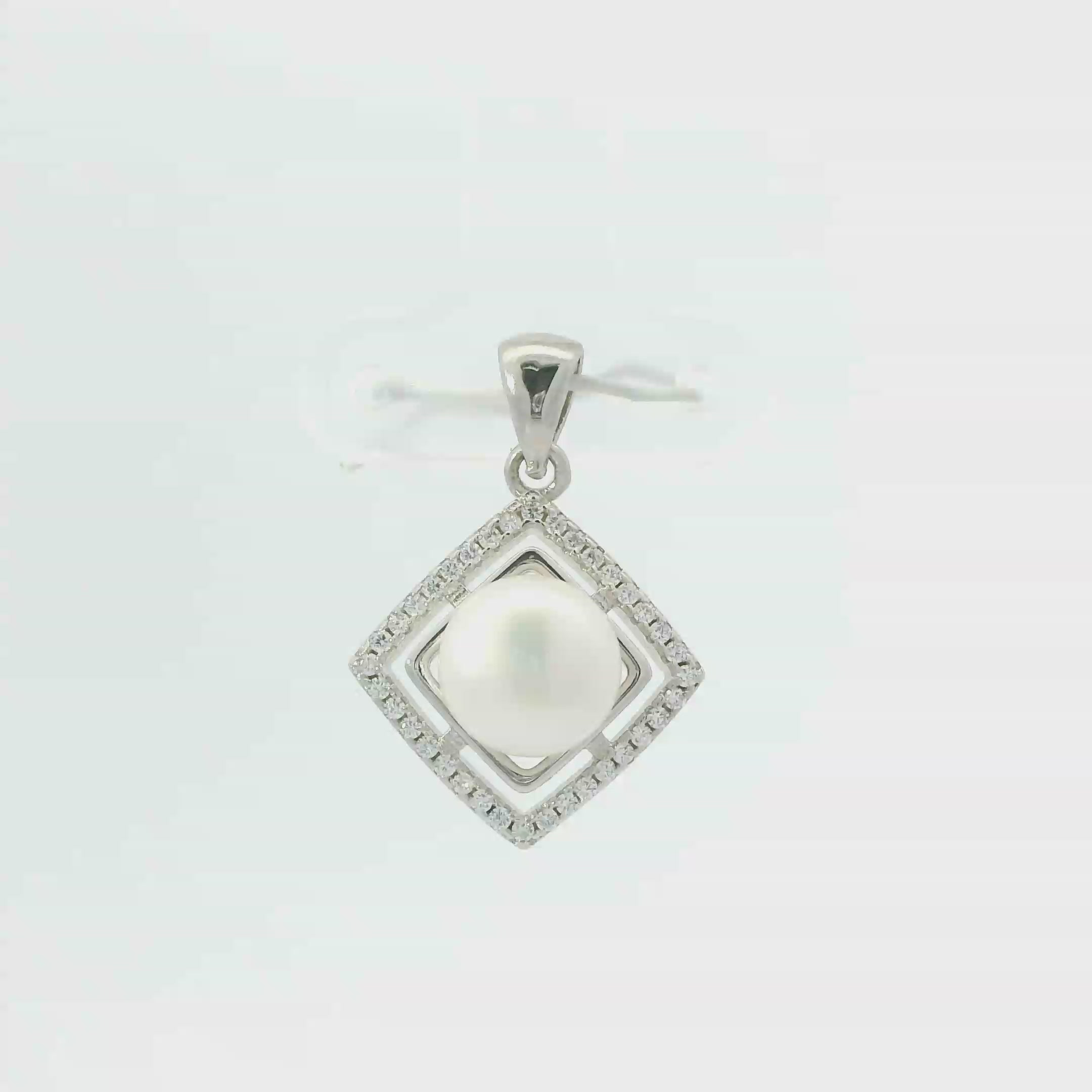 STRELING SILVER PEARL PENDANT