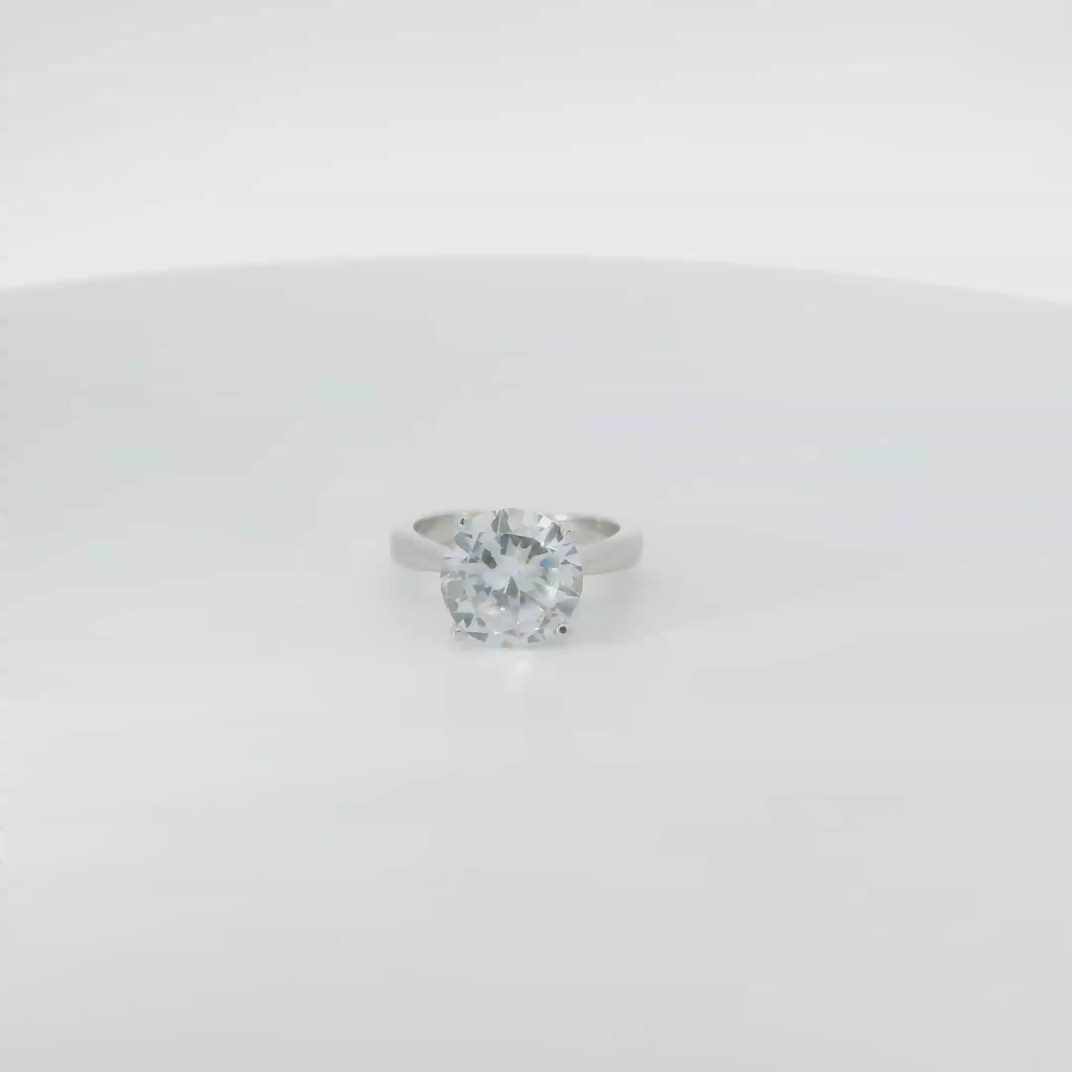 WHITE CUBIC ZIRCONIA STERLING SILVER SOLITAIRE ENGAGEMENT/WEDDING RING (ROUND)