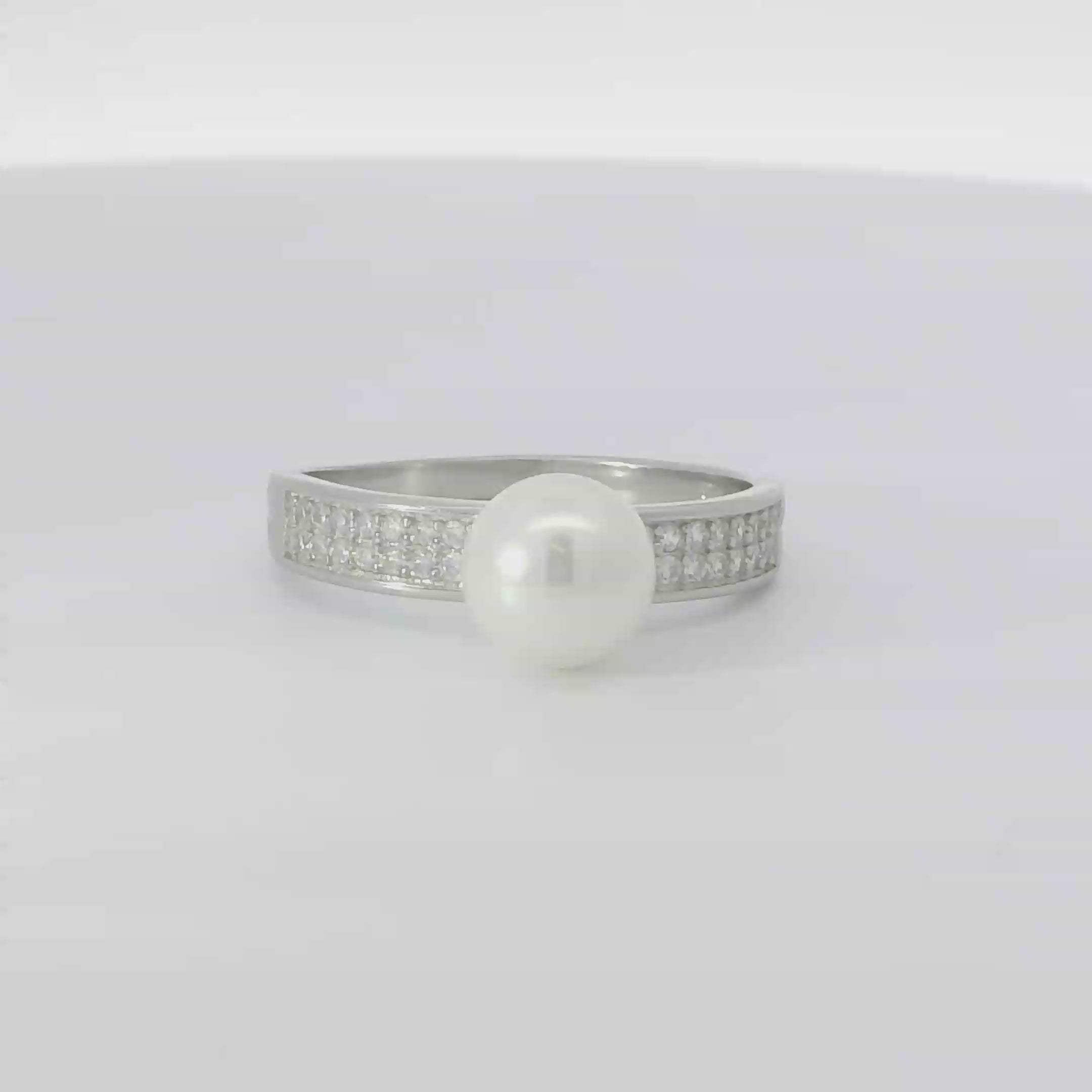 Pearl sterling silver ring with cubic zirconia