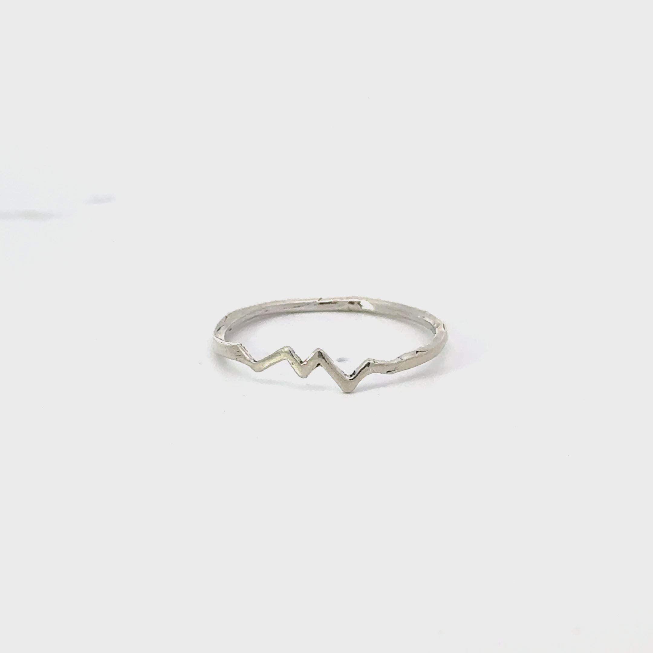 Sterling silver ring (Heartbeat)