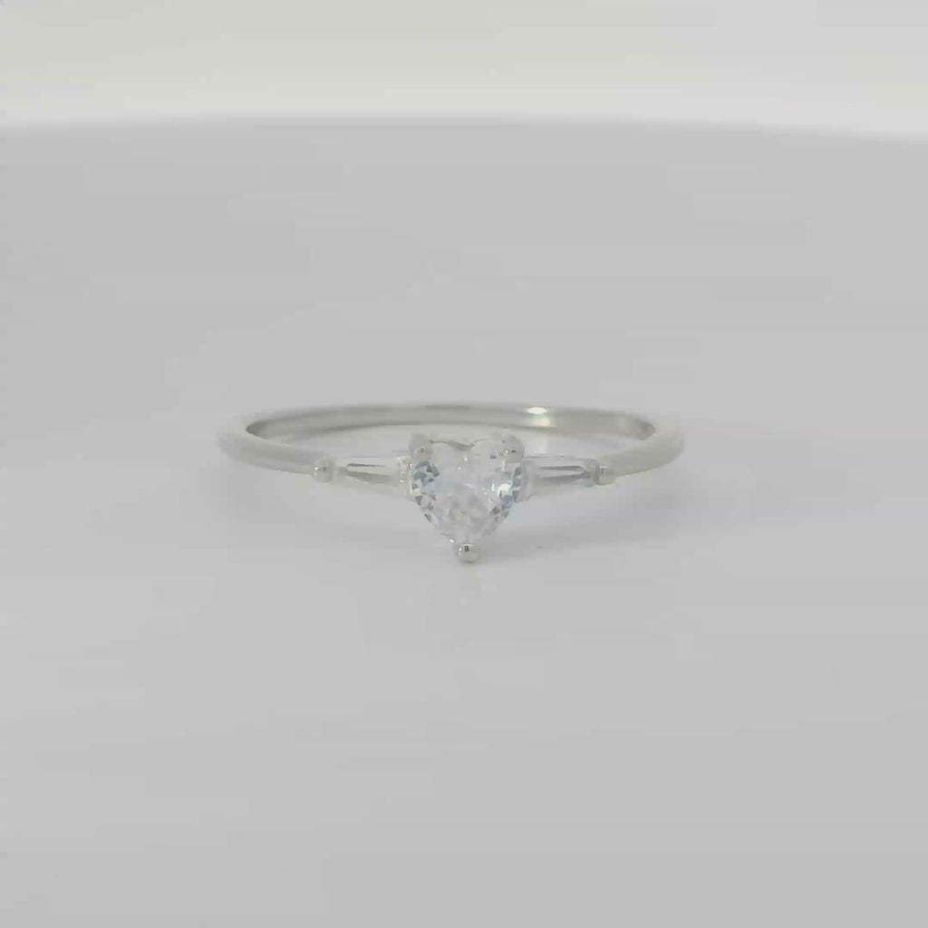 Sterling Silver ring with cubic zirconia (Heart)