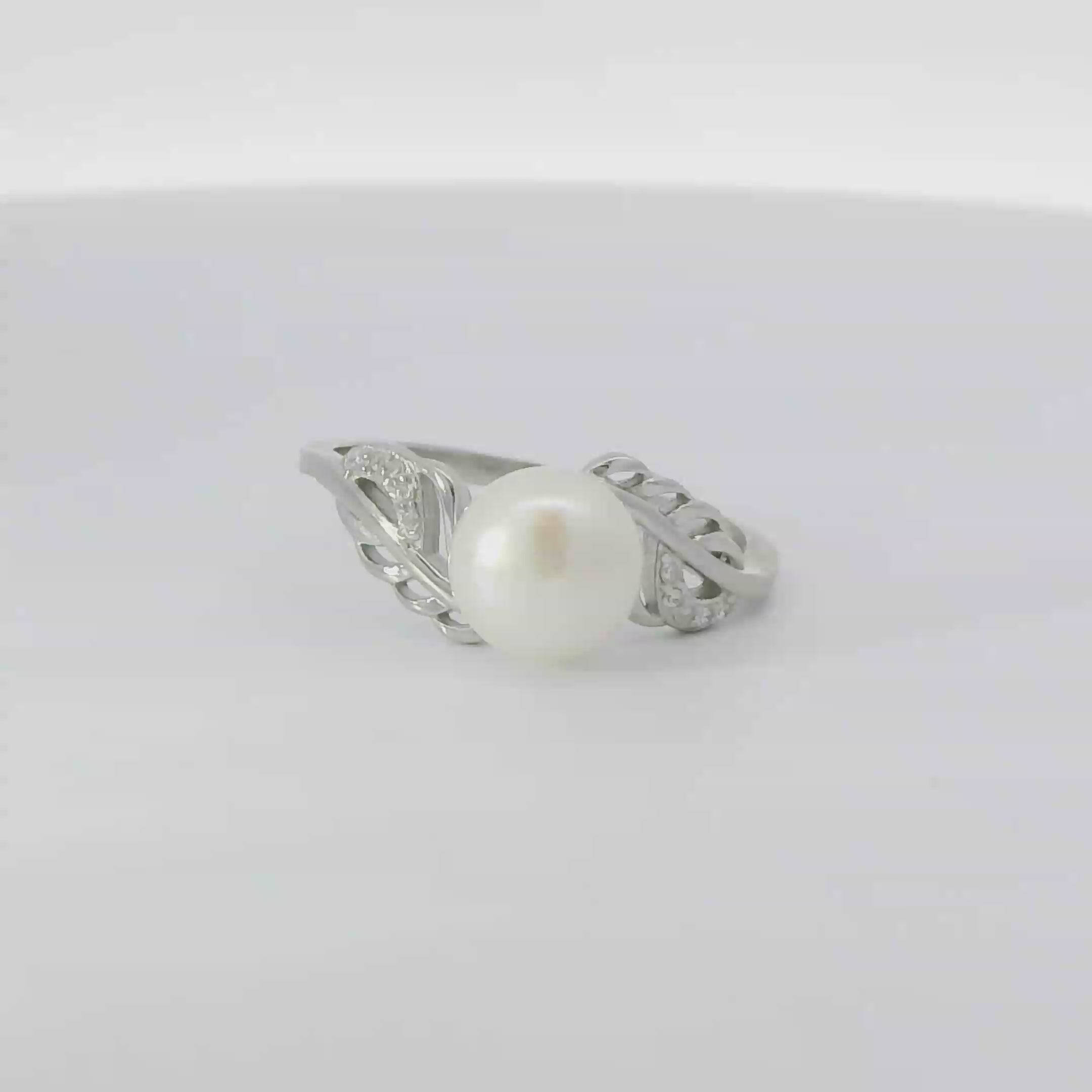 Pearl sterling silver ring with cubic zirconia