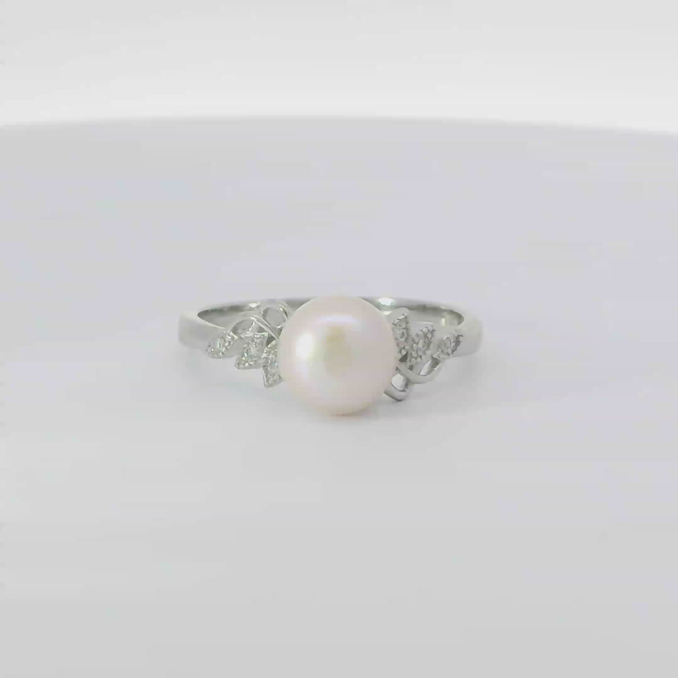 Pearl sterling silver ring with cubic zirconia