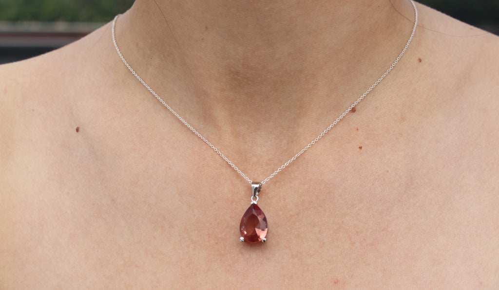 ZULTANITE PENDANT, CUBIC ZIRCONIA STERLING SILVER , THE COLOR OF THE STONE CHANGES WITH DIFFERENT LIGHTING (OVAL SHAPE)