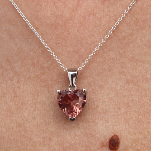 ZULTANITE PENDANT, CUBIC ZIRCONIA STERLING SILVER , THE COLOR OF THE STONE CHANGES WITH DIFFERENT LIGHTING (HEART)