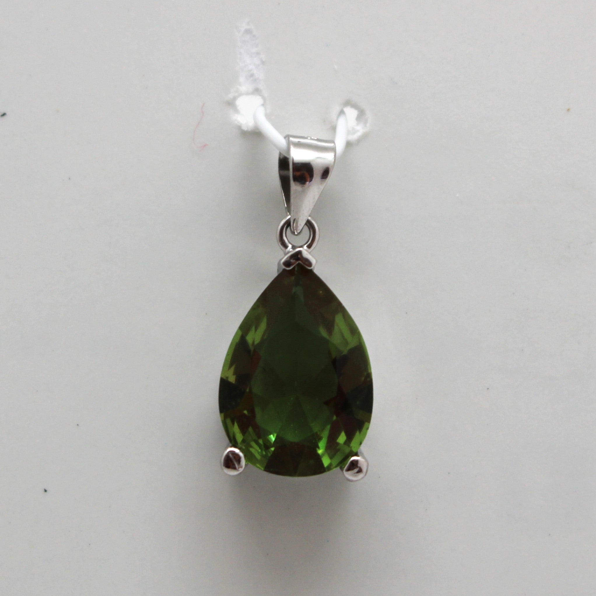 ZULTANITE PENDANT, CUBIC ZIRCONIA STERLING SILVER , THE COLOR OF THE STONE CHANGES WITH DIFFERENT LIGHTING (OVAL SHAPE)