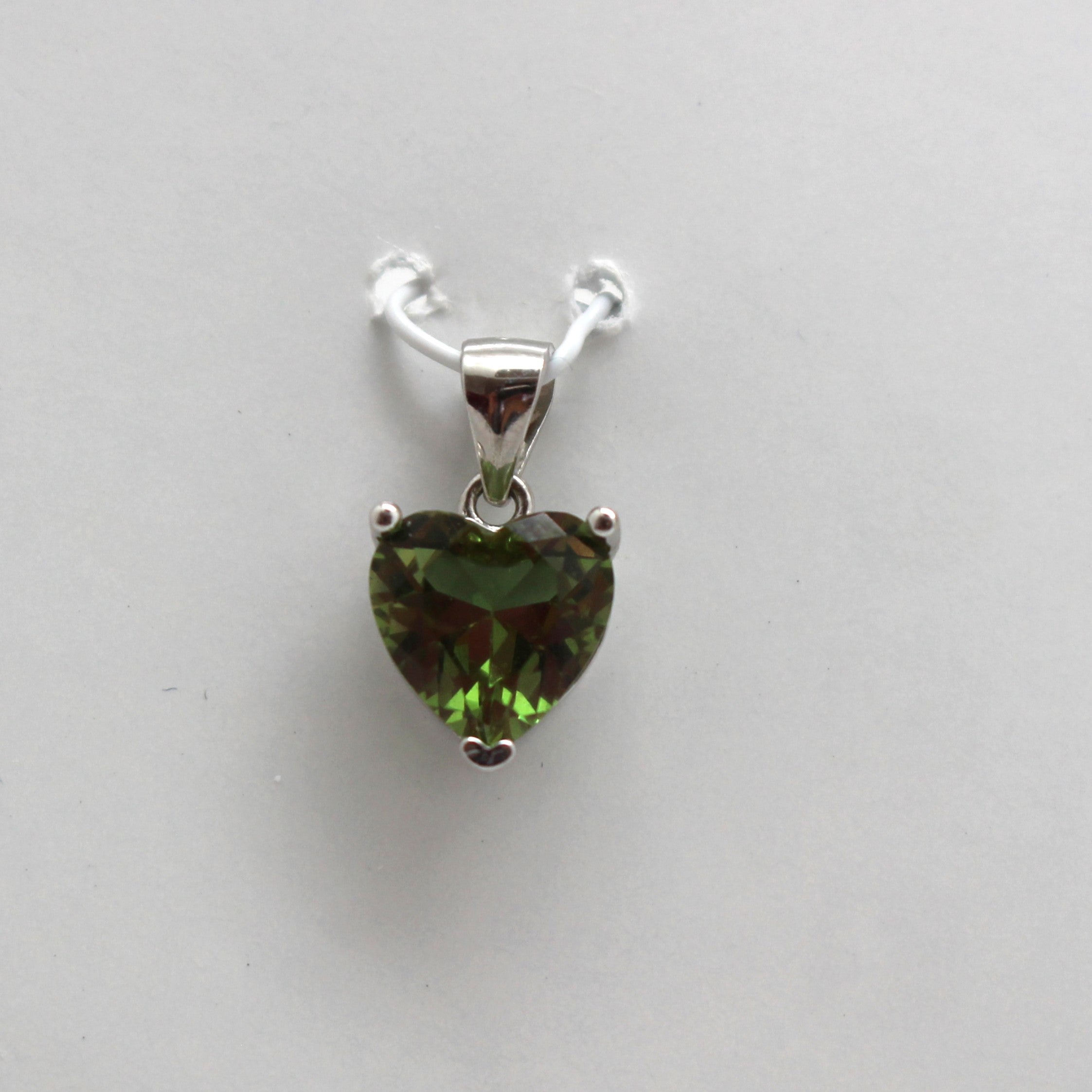 ZULTANITE PENDANT, CUBIC ZIRCONIA STERLING SILVER , THE COLOR OF THE STONE CHANGES WITH DIFFERENT LIGHTING (HEART)