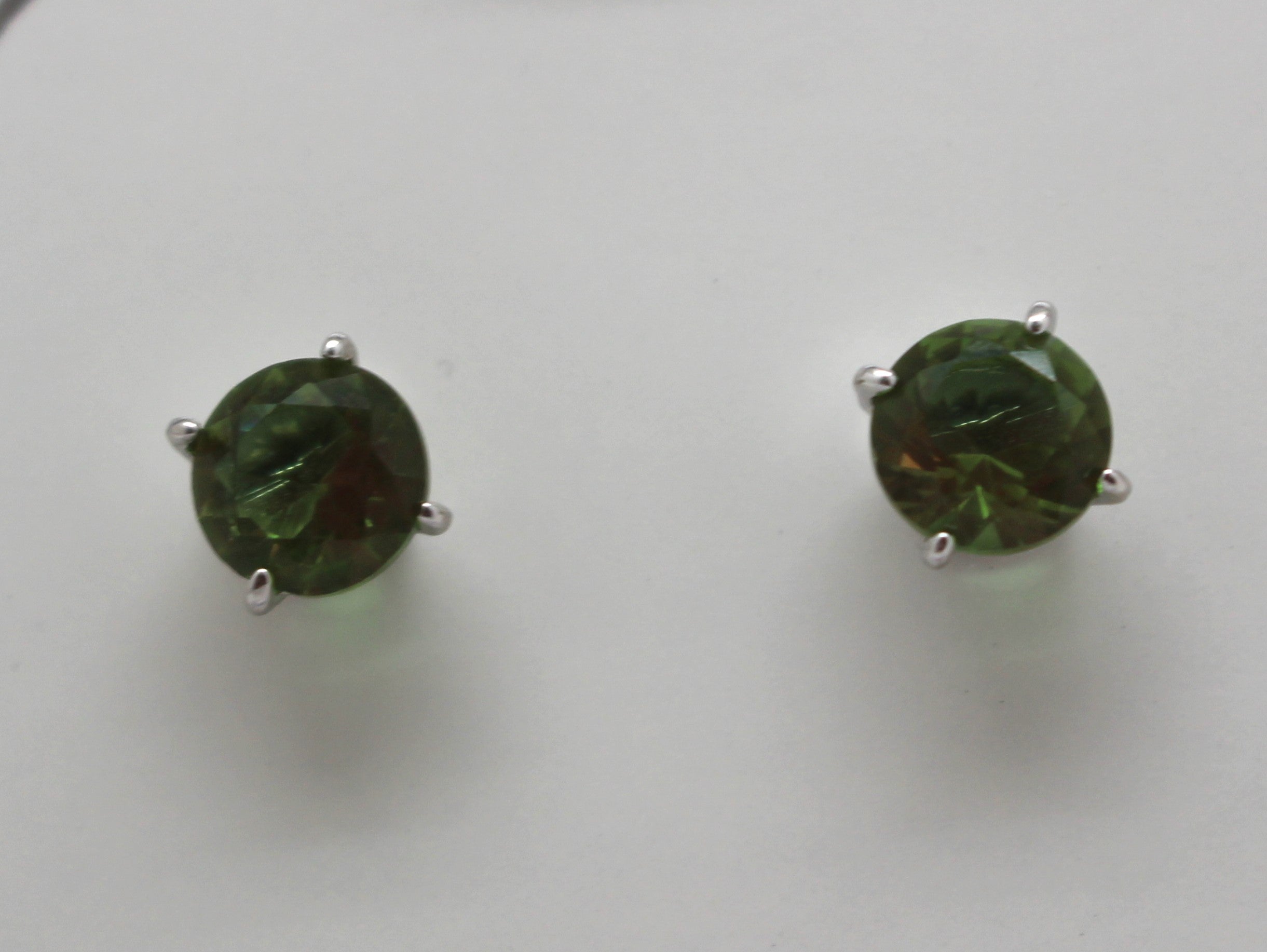 ZULTANITE COLOR CHANGING STERLING SILVER EARRINGS (ROUND)