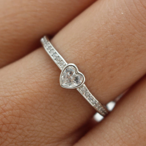 WHITE CUBIC ZIRCONIA STERLING SILVER SOLITAIRE ENGAGEMENT/WEDDING RING (HEART)