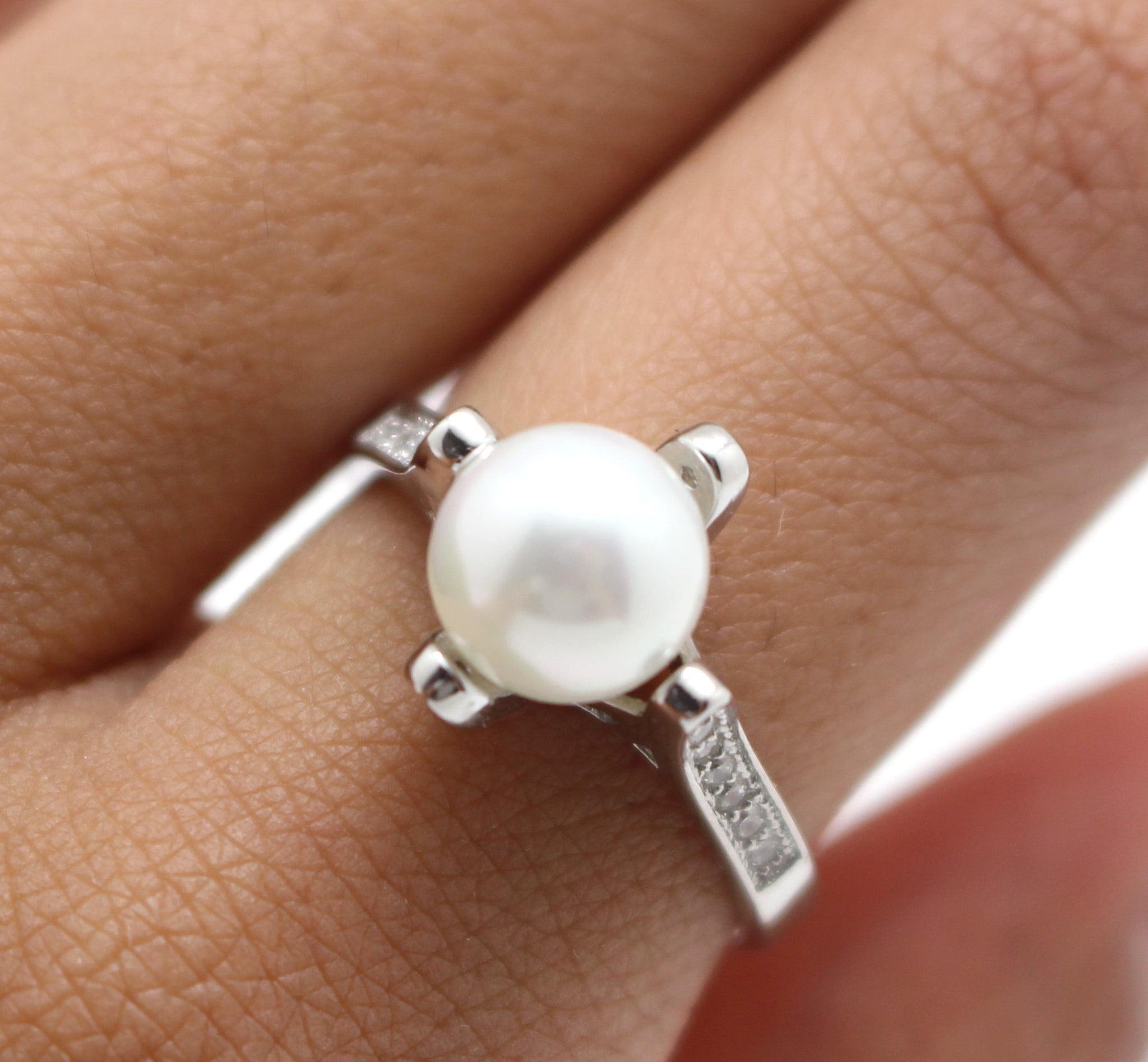 White Freshwater Pearl Ring Sterling Silver Plated Settings Size 6-8 With  9mm Centered White Pearl and One Zircon Stone Mounted on Each Side - Etsy  Denmark