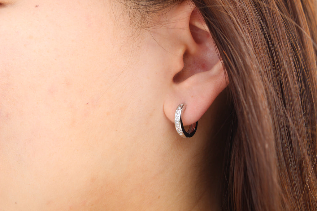 WHITE CUBIC ZIRCONIA STERLING SILVER EARRINGS (HOOPS/HUGGIES)