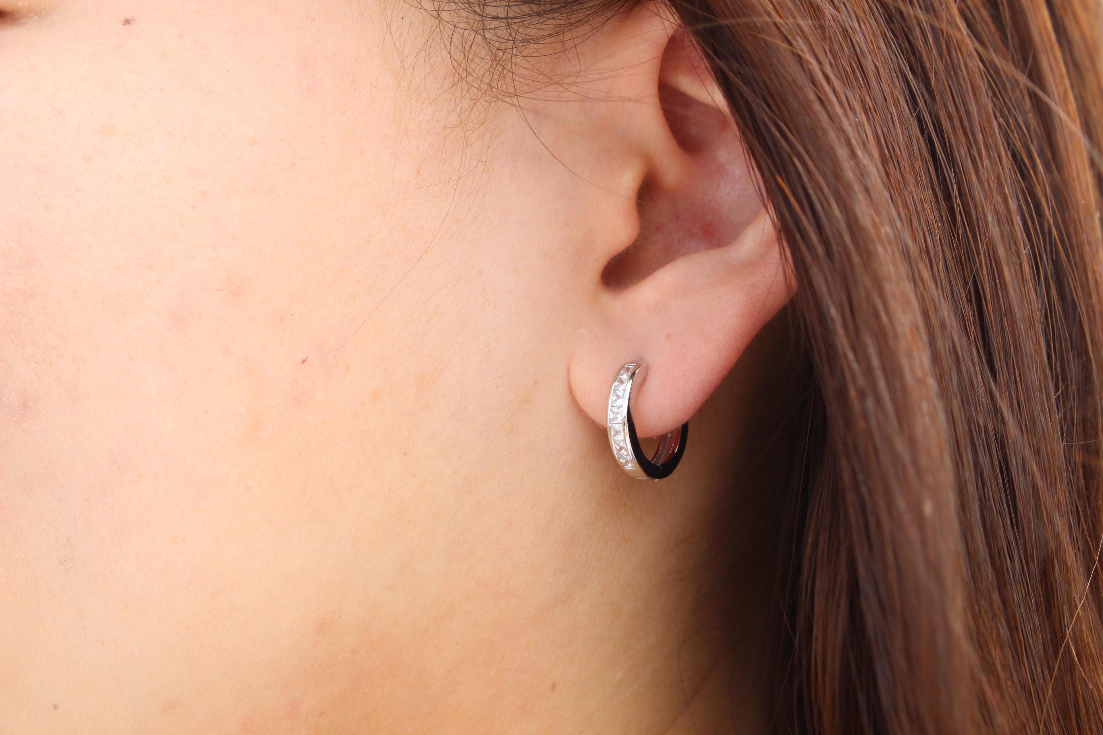 WHITE CUBIC ZIRCONIA STERLING SILVER EARRINGS (HOOPS/HUGGIES)