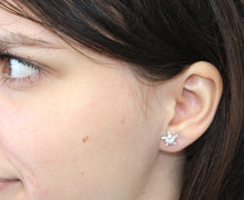 Load image into Gallery viewer, WHITE CUBIC ZIRCONIA STERLING SILVER EARRINGS (STARFISH)