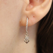 Load image into Gallery viewer, WHITE CUBIC ZIRCONIA STERLING SILVER EARRINGS (HOOP ANCHOR)